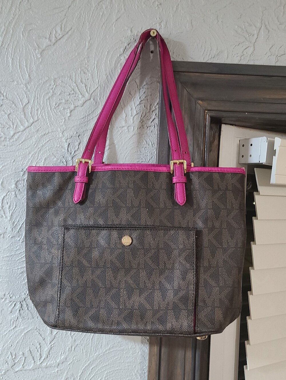 Michael Kors Jet Set Item Medium Snap Pocket Tote in brown MK monogram signature